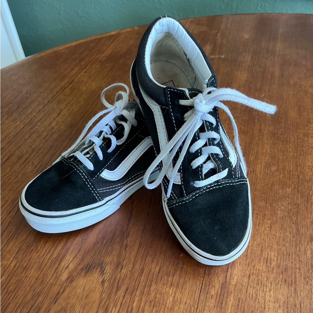Black tie up vans